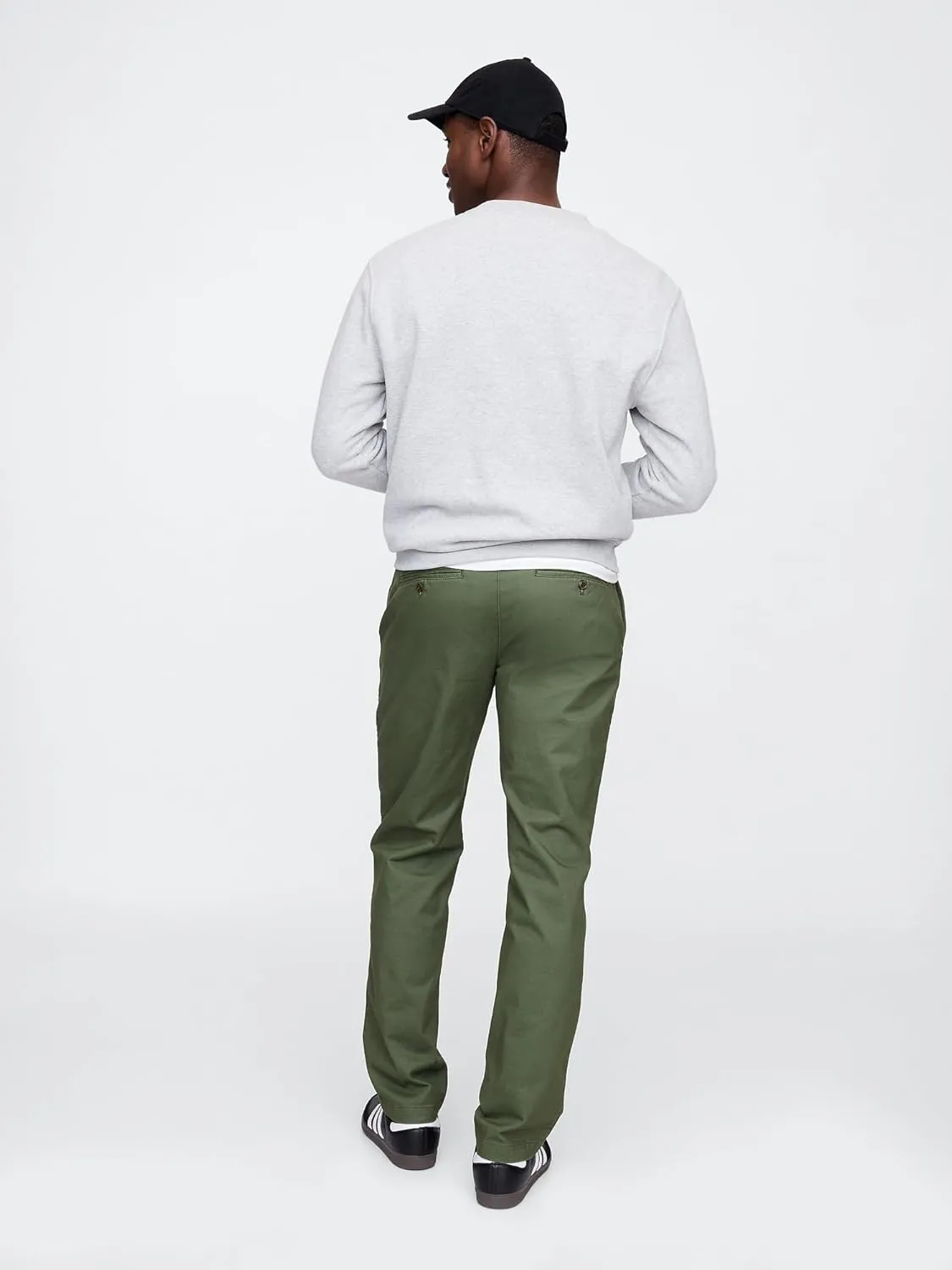 GAP Men's Essential Straight Fit Khaki Chino Pants