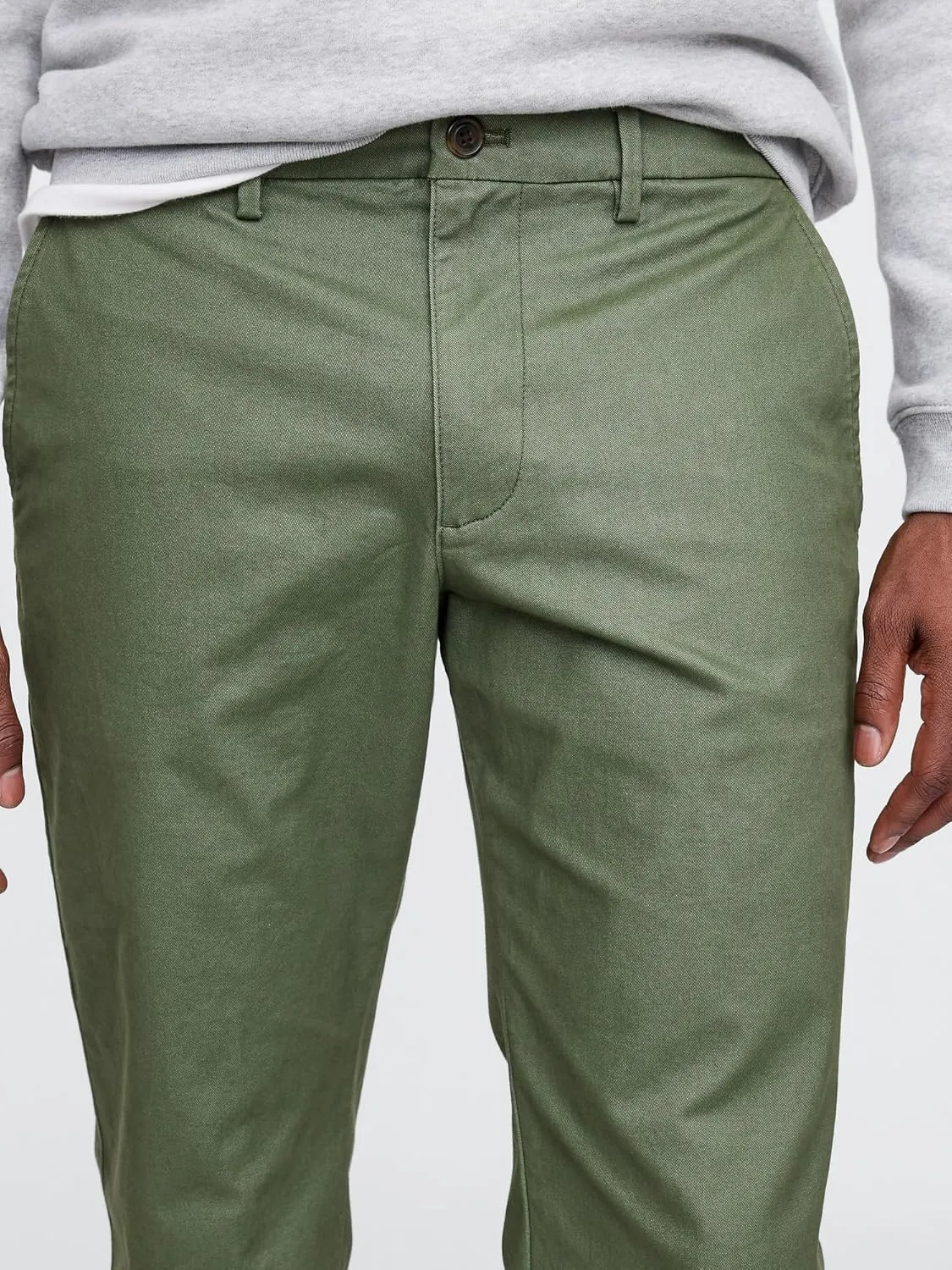 GAP Men's Essential Straight Fit Khaki Chino Pants