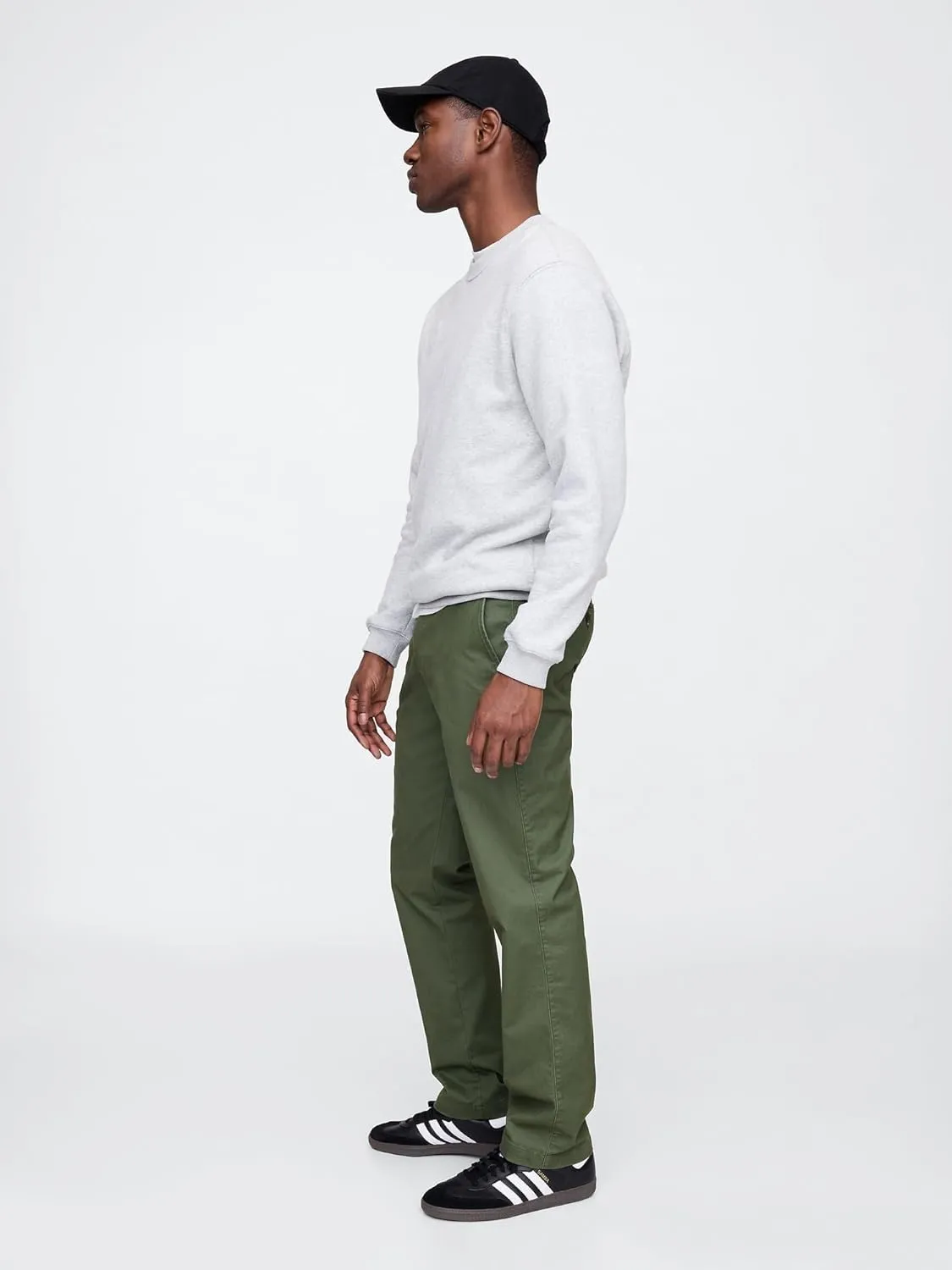 GAP Men's Essential Straight Fit Khaki Chino Pants